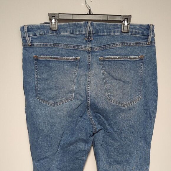 Good American Blue Ankle Cropped Distressed Jeans - Picture 5 of 7